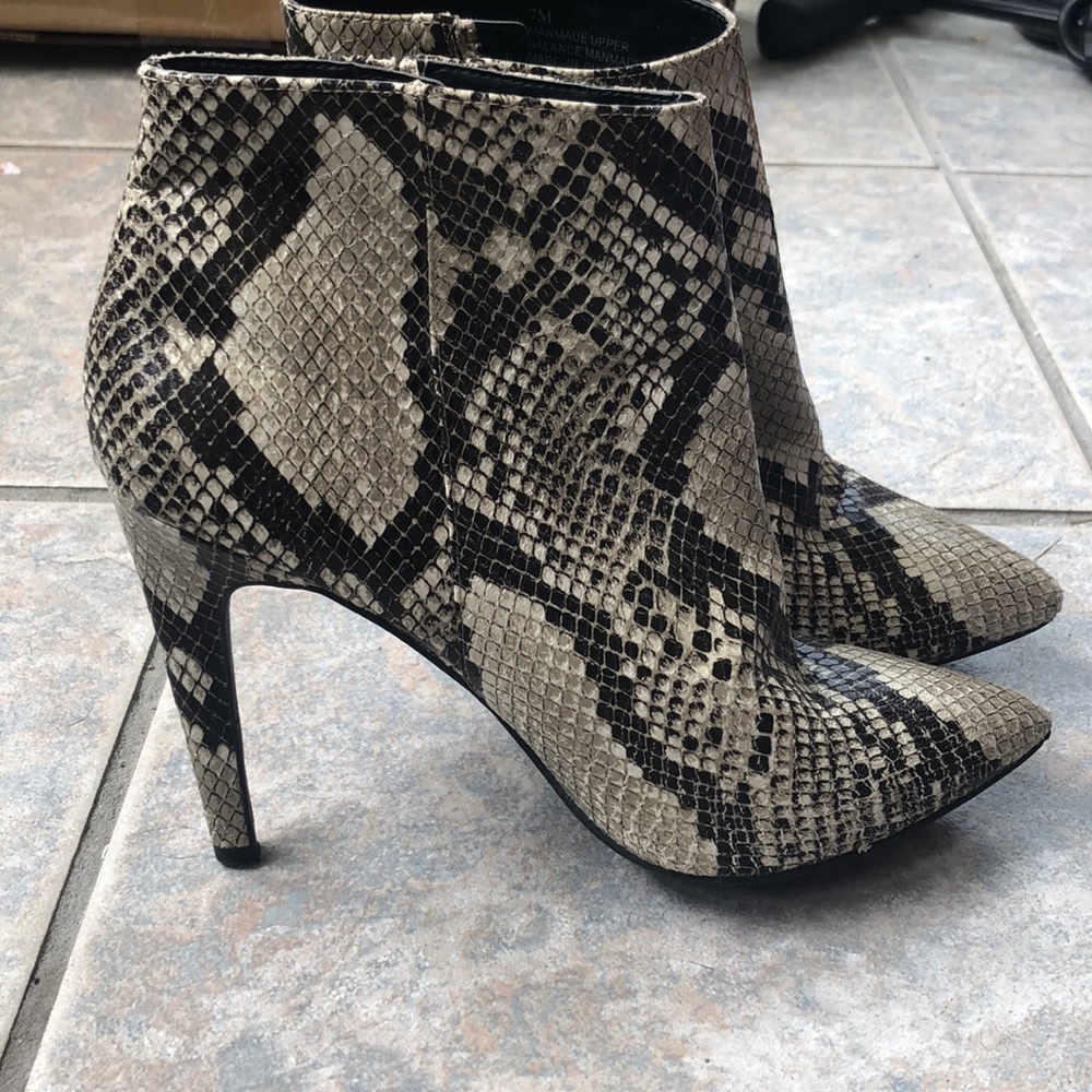 Women’s BP snake bootie heels 7